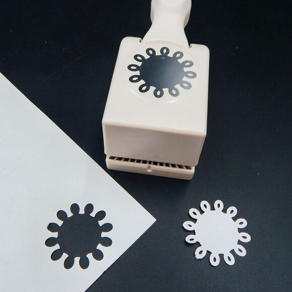 Martha Stewart Crafts Double Craft Punch Large Circle Loop Paper Card Stamp - Picture 1 of 5